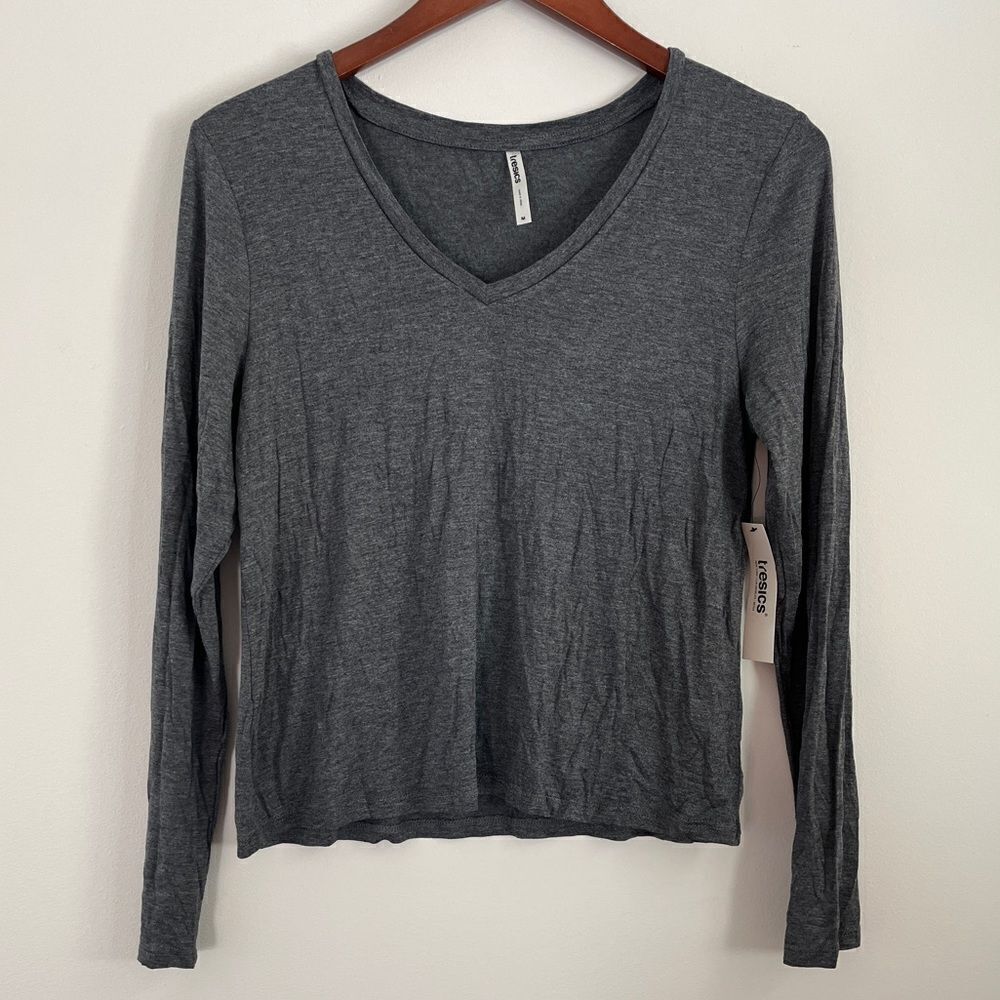 Tresics NWT Gray V Neck Long Sleeve Shirt | Size M